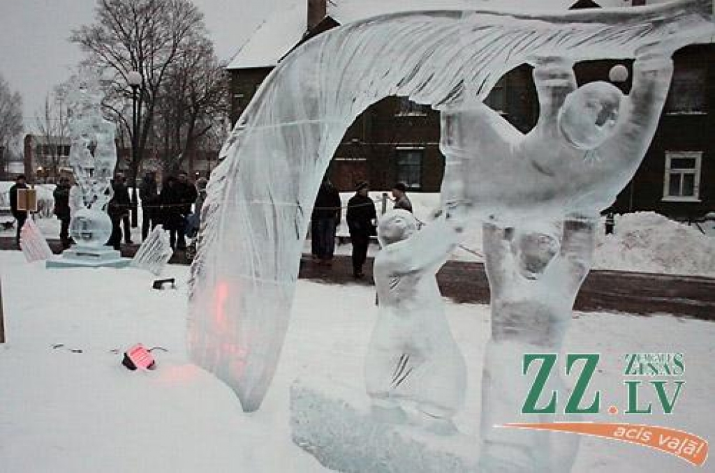 Vēl nākamnedēļ Jelgavā varēs aplūkot starptautiskā festivāla ledus skulptūras