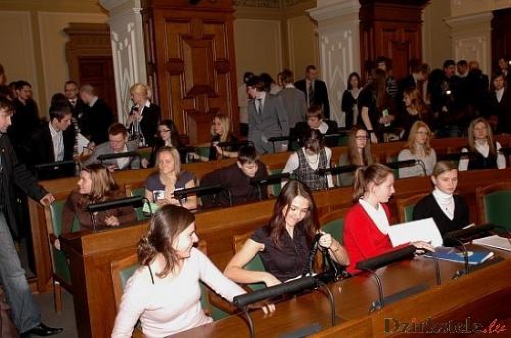 «Ēnot» Saeimā vēlas arī divas Bauskas skolnieces