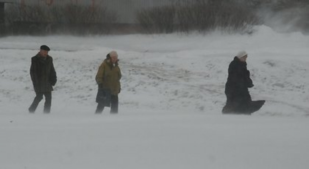 Sinoptiķi brīdina par ilgstošu snigšanu Rīgā un visā Latvijā