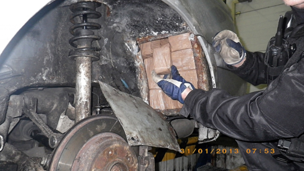 Automobilī paslēpti 110 kilogrami hašiša