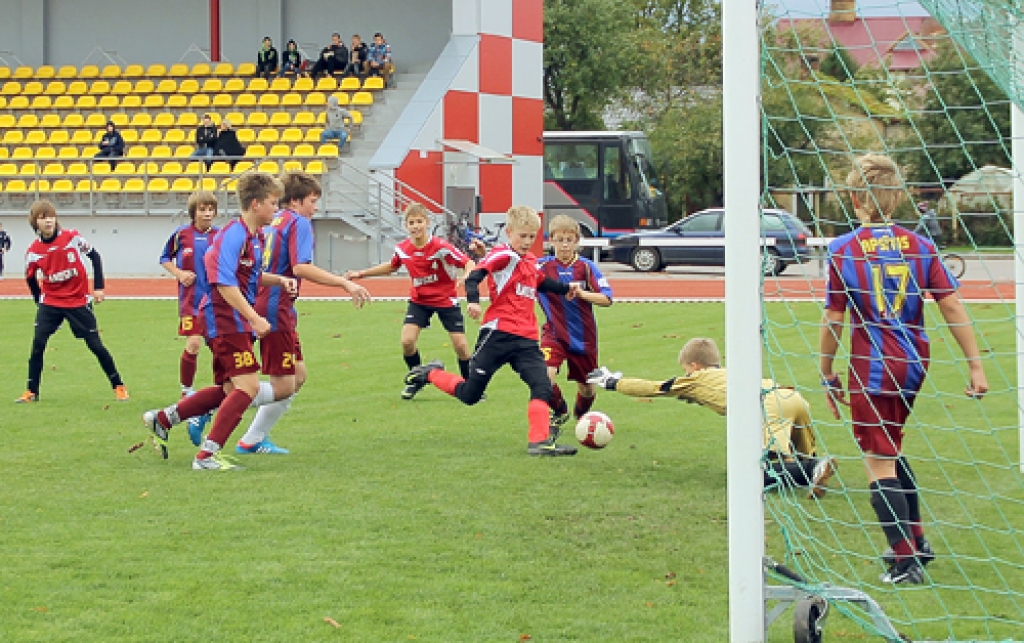 Futbolisti cīnās par medaļām