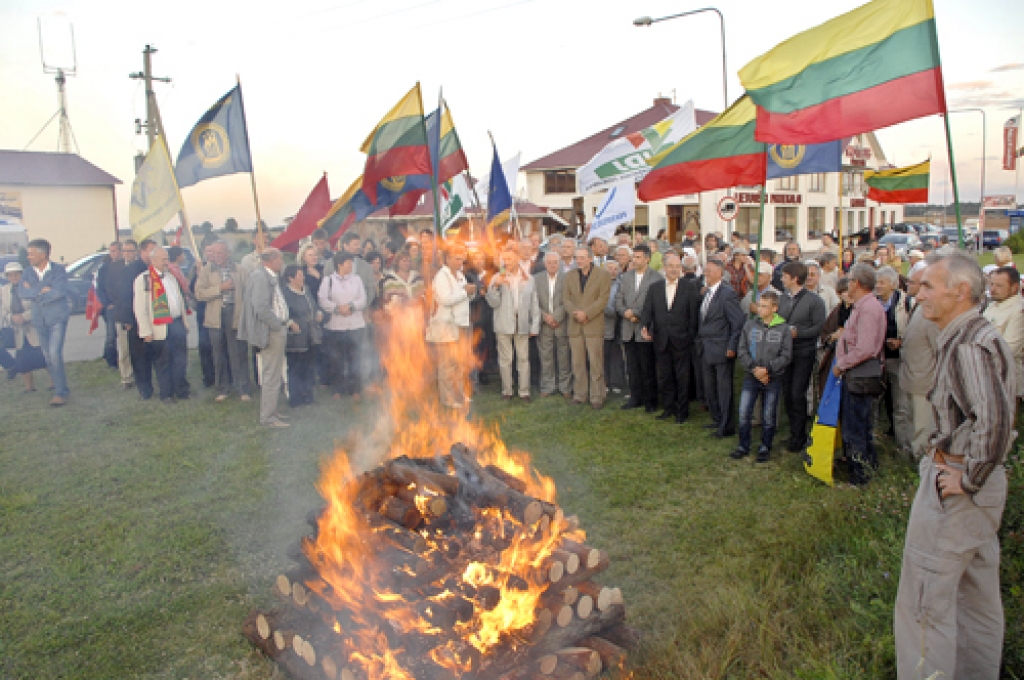 Lietuva vērienīgi svin Baltijas ceļa 23. gadadienu