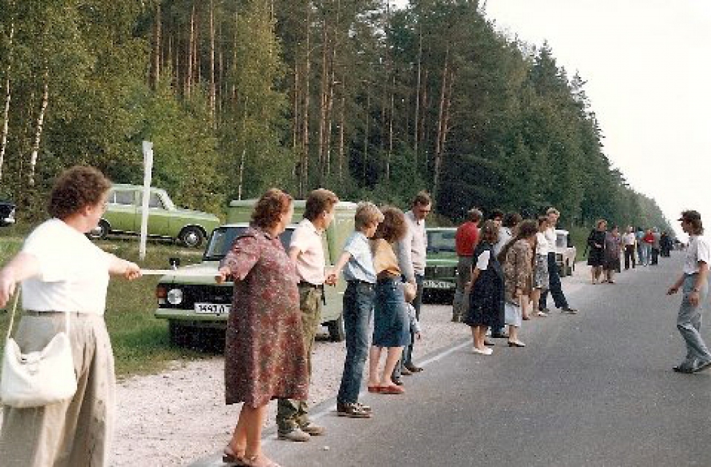 Baltijas ceļā pie Iecavas