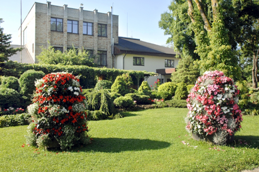 Galerijā – puķu krāšņums izdaiļo zemi