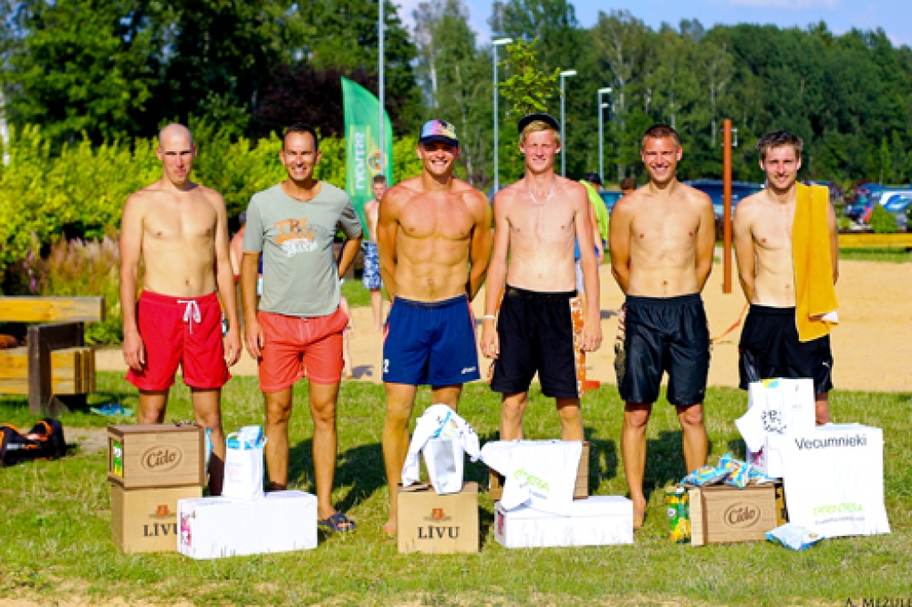 «Beach ball’12» uzvar Vecumnieku puiši