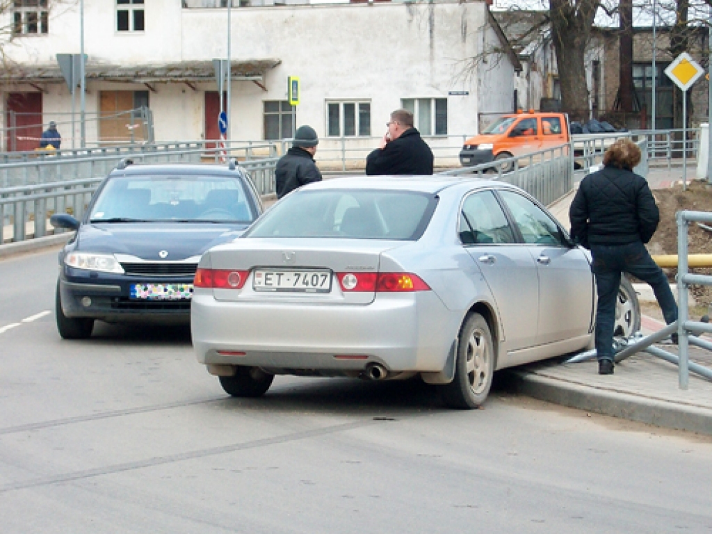 Avārijā bojāts pašvaldības auto