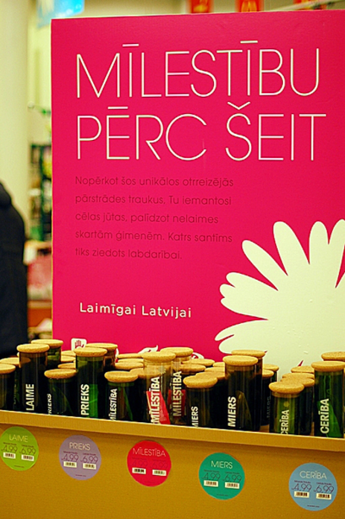 Virtuves plauktā «Īsta mīlestība»