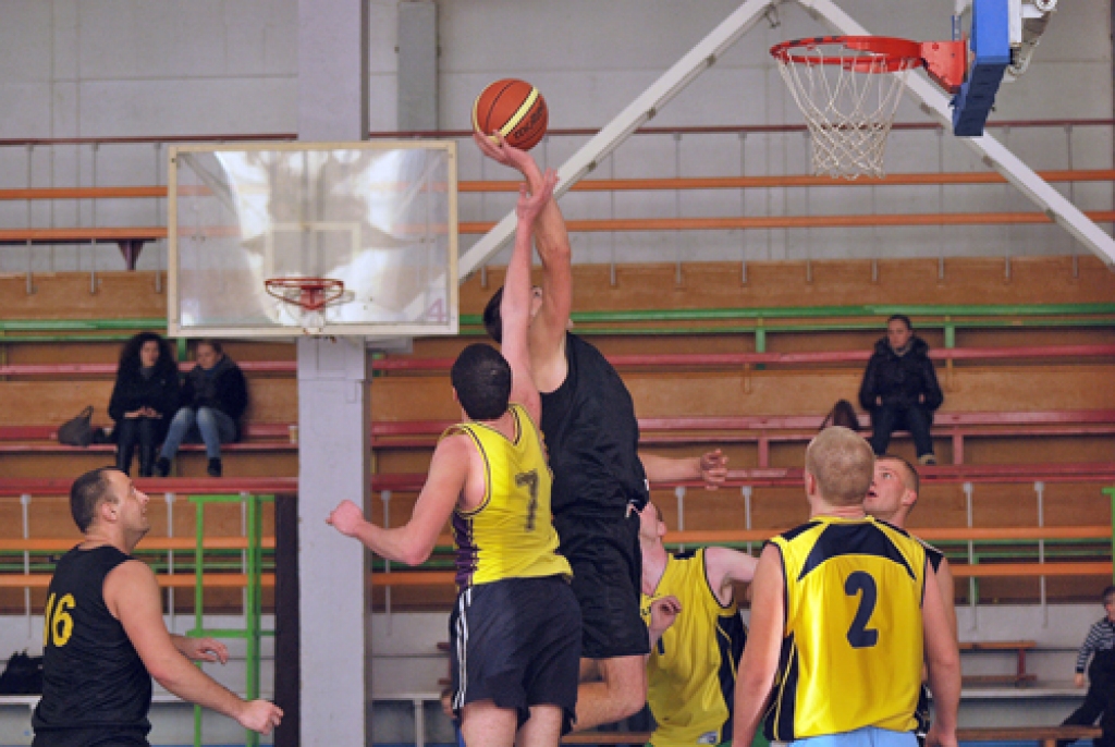 Basketbolā uzvar «Bauskas zelta lauvas»