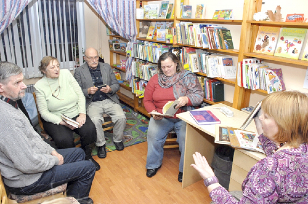 Rundālieši tiekas lasītāju klubā