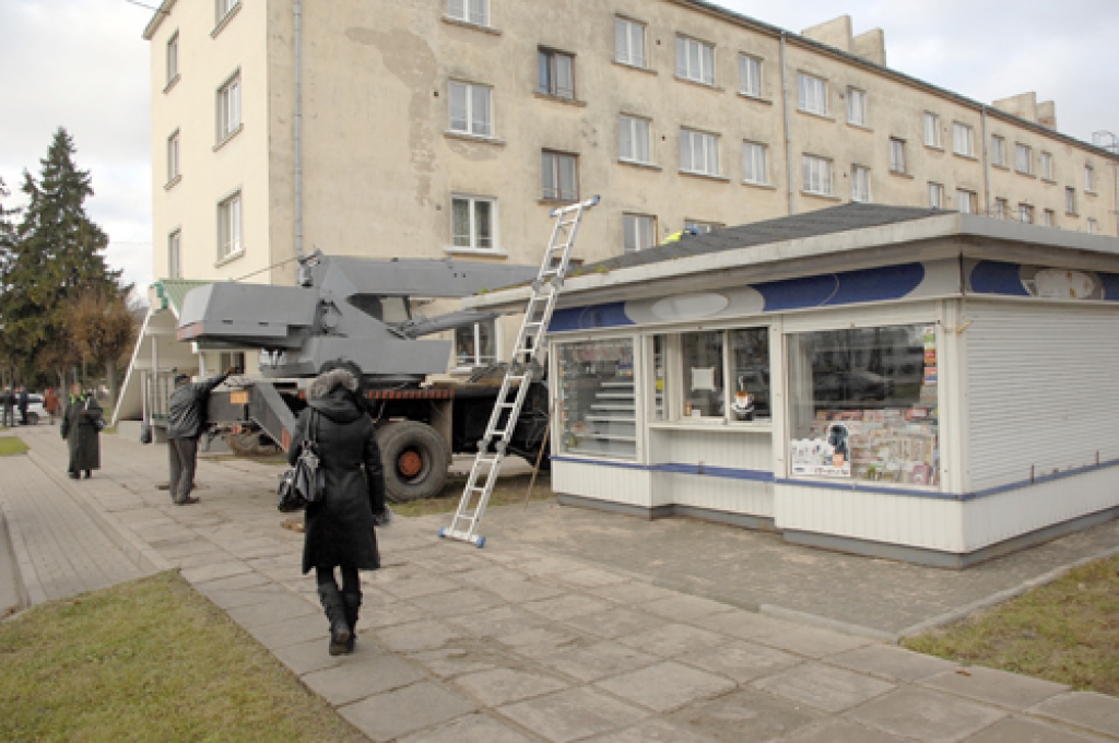 Pārvietots avīžu kiosks