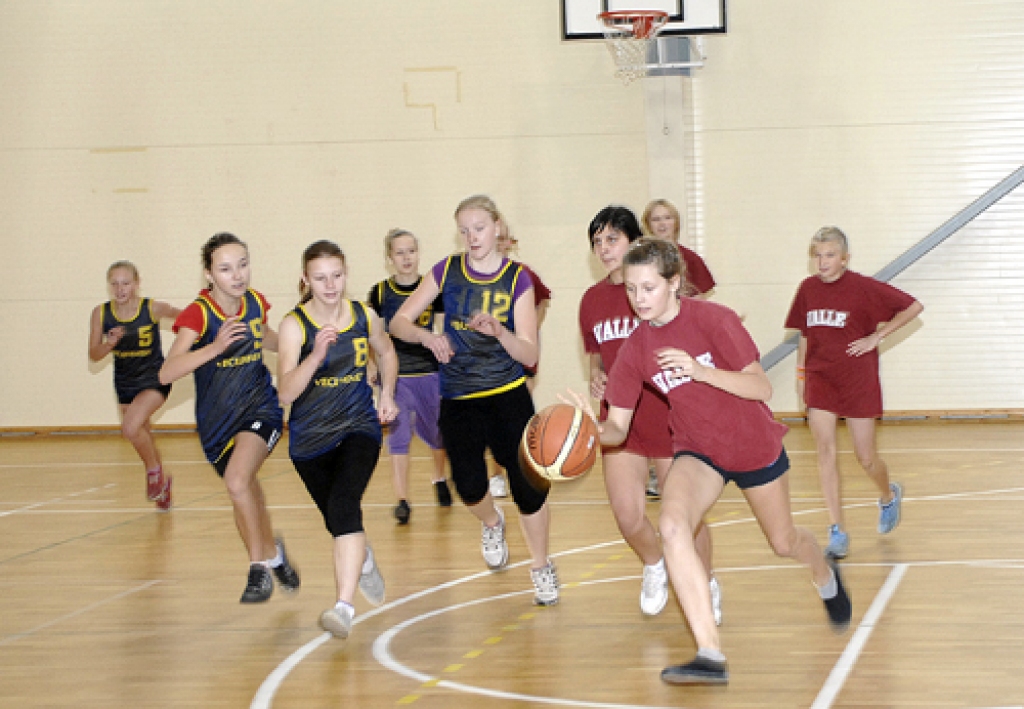 Vallē sacenšas basketbolisti