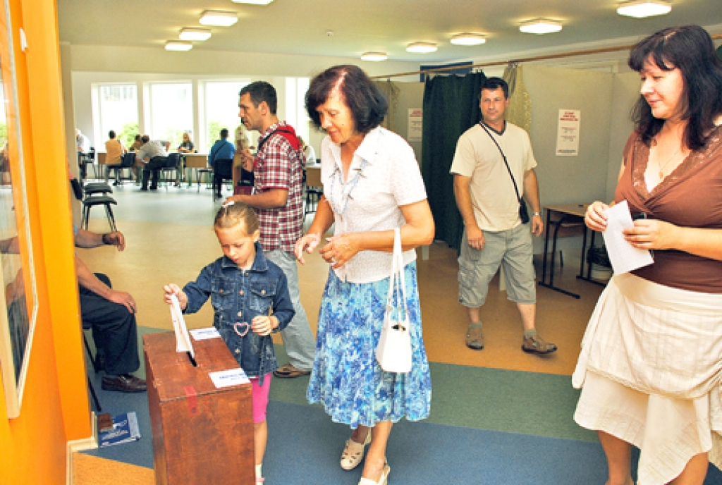 Referendumā atlaiž parlamentu