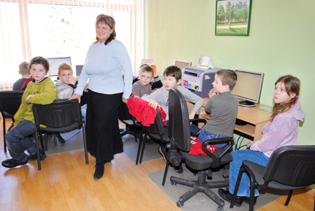 Pirmklasnieki un seniori ceļo virtuāli