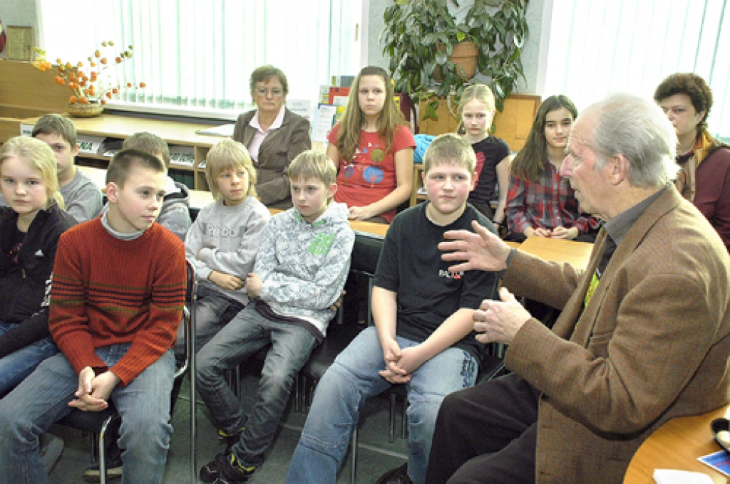 Skolēni vērtē fotogrāfa darbus