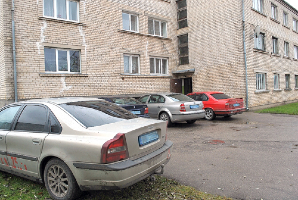 Kņada ap mājas durvīm