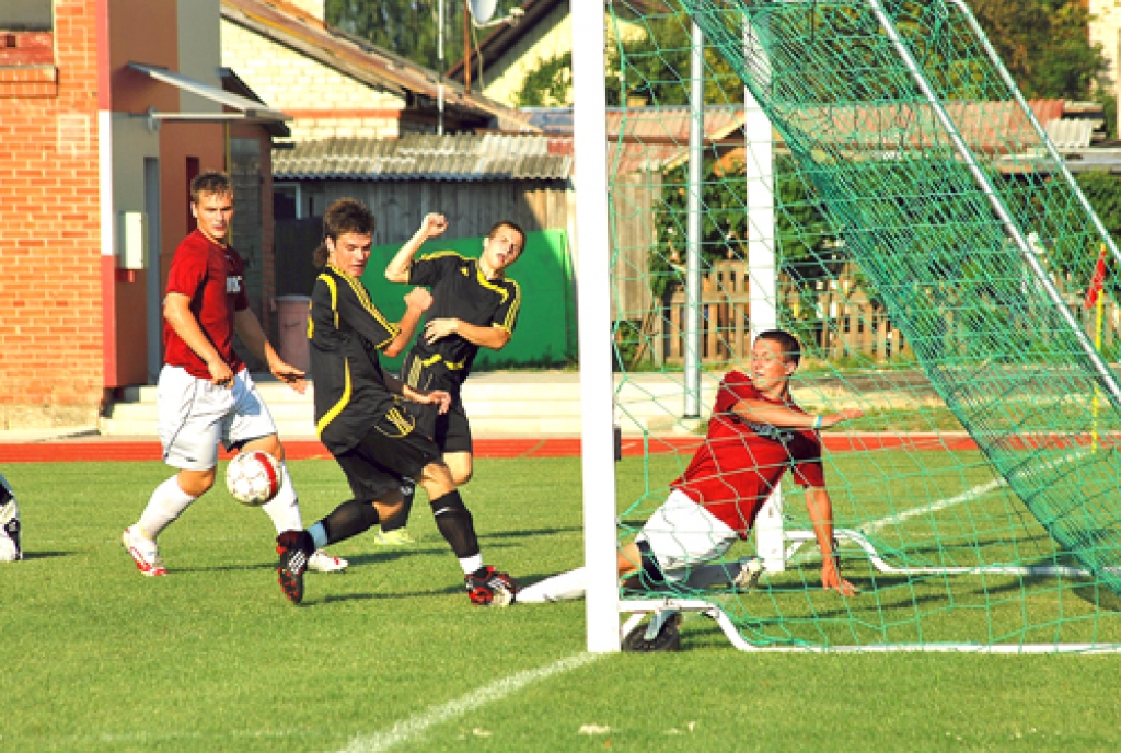 Novados valda futbols
