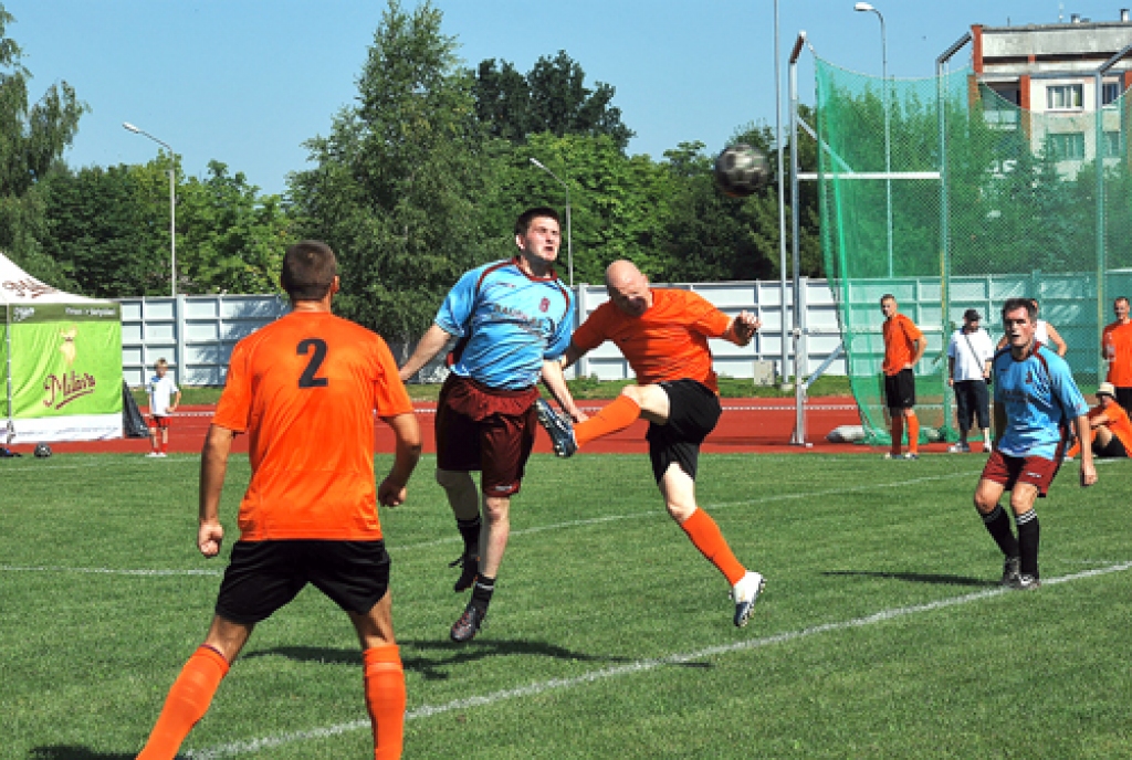 Akmentiņi futbola laukumā