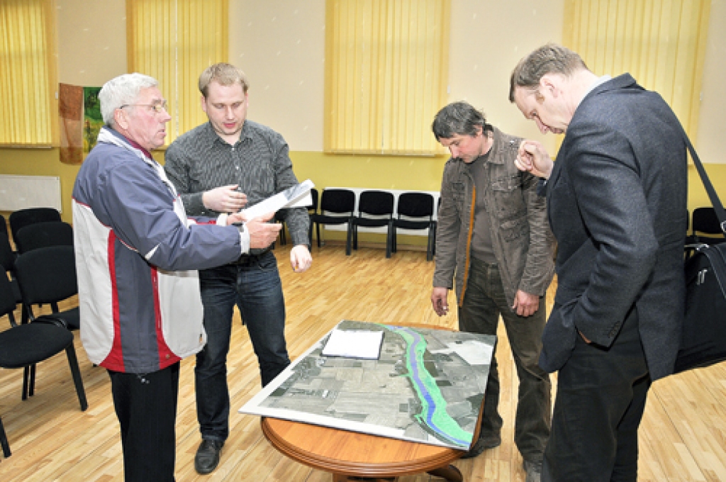 Ceraukstē skaļi piesaka dialoga sākumu