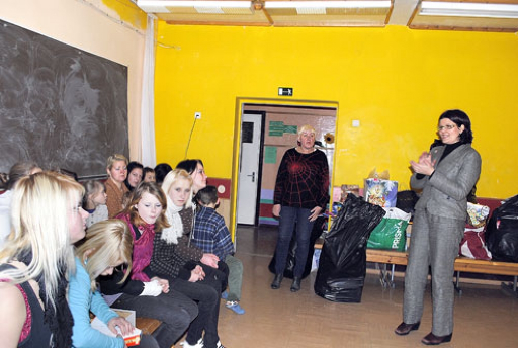 Bagātīgi apdāvina bērnunama audzēkņus