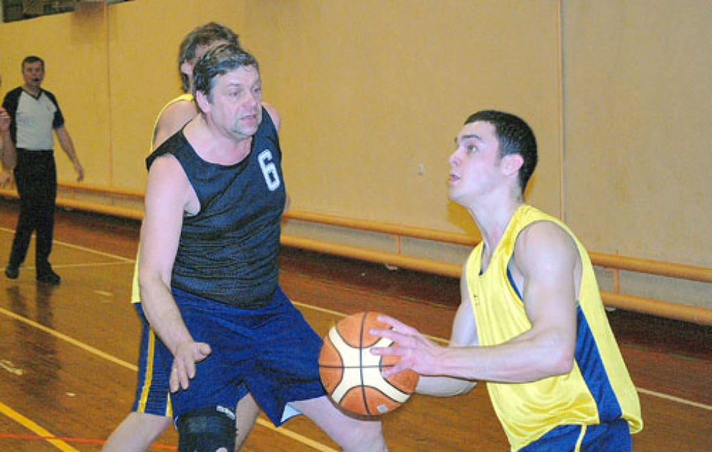 Jāpiesaka basketbola komandas