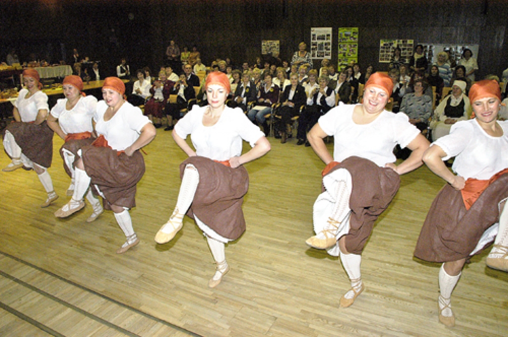 Pārdomu nītīs ieauž darbīgumu