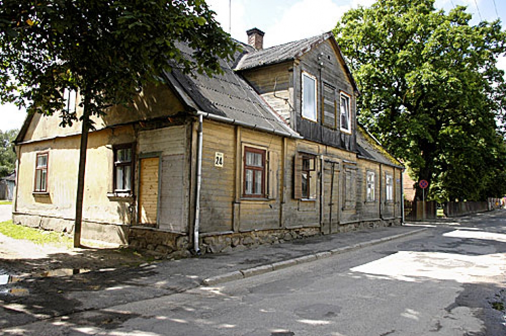 «Atšķeļas» vēl viena māja