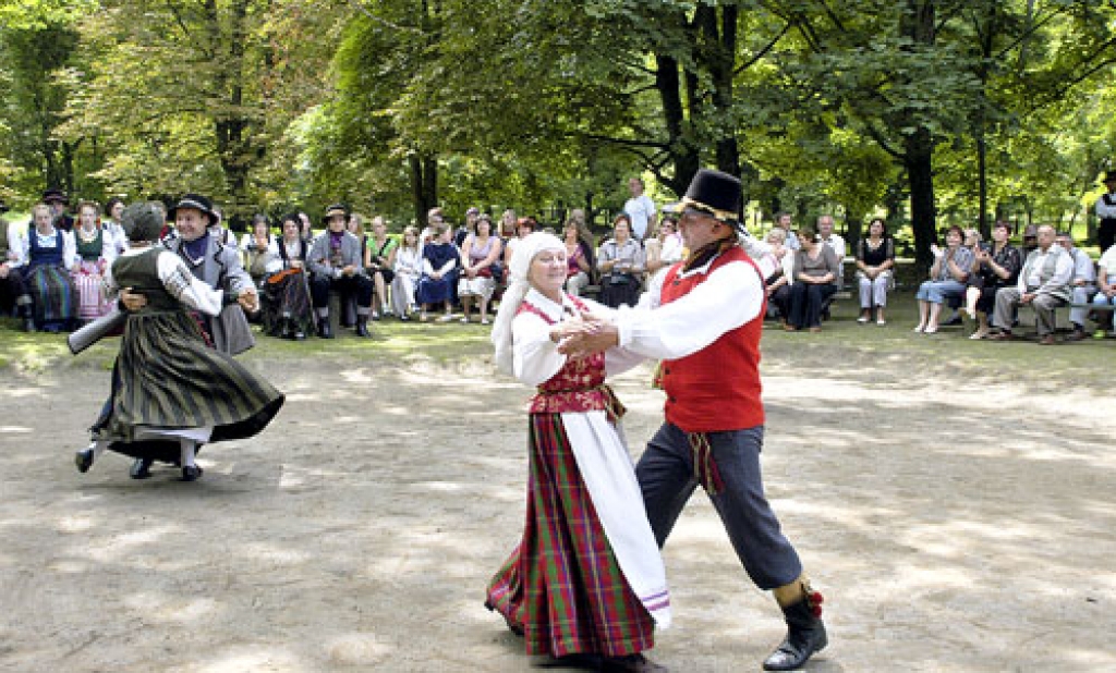 Rāda tradīcijas un kultūras vērtības