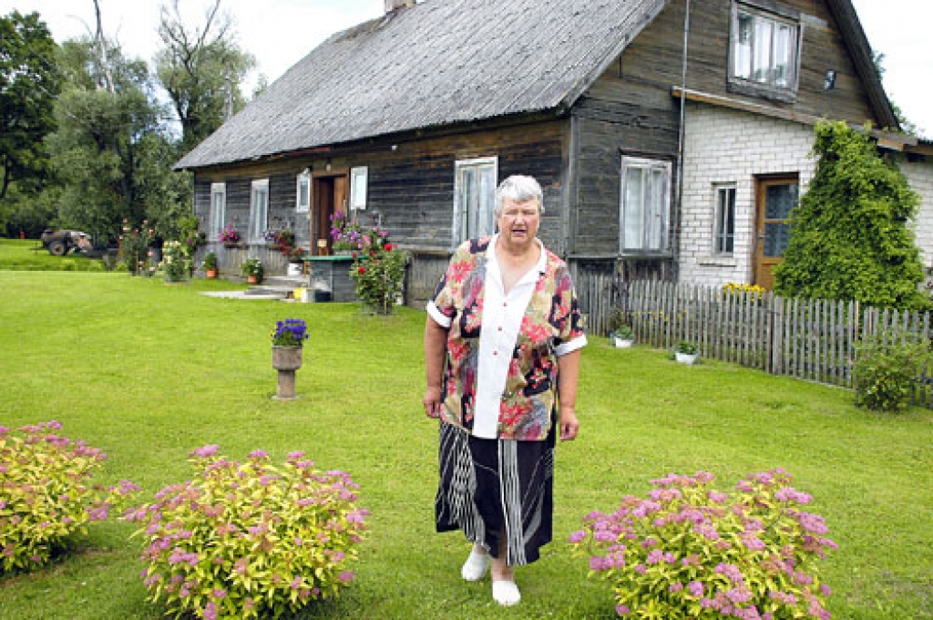 Nākas saukt pa zilbēm