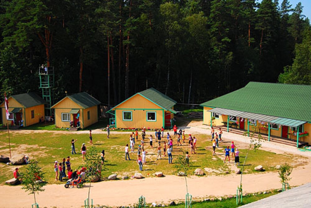 Sarūk skolēnu nometņu klāsts