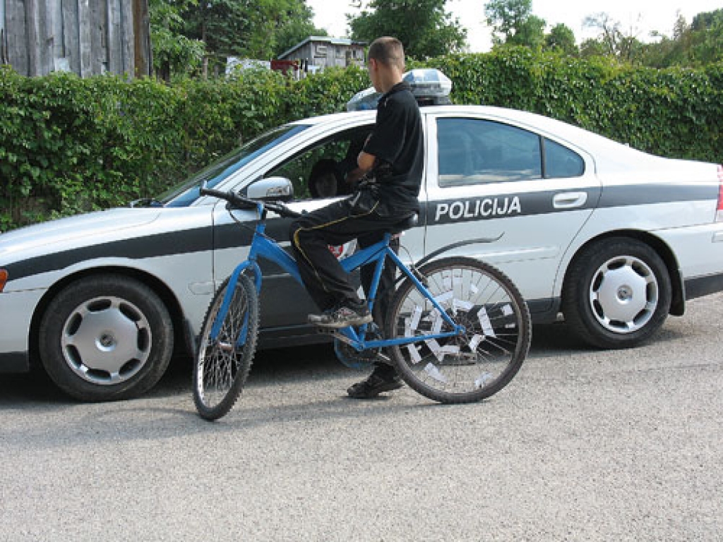 Bieds autovadītājiem – piedzērušies velosipēdisti