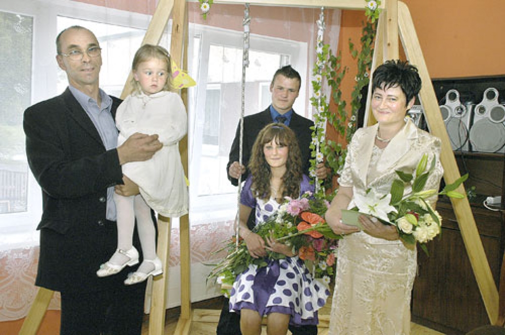 Iemēģina dzīves šūpoles