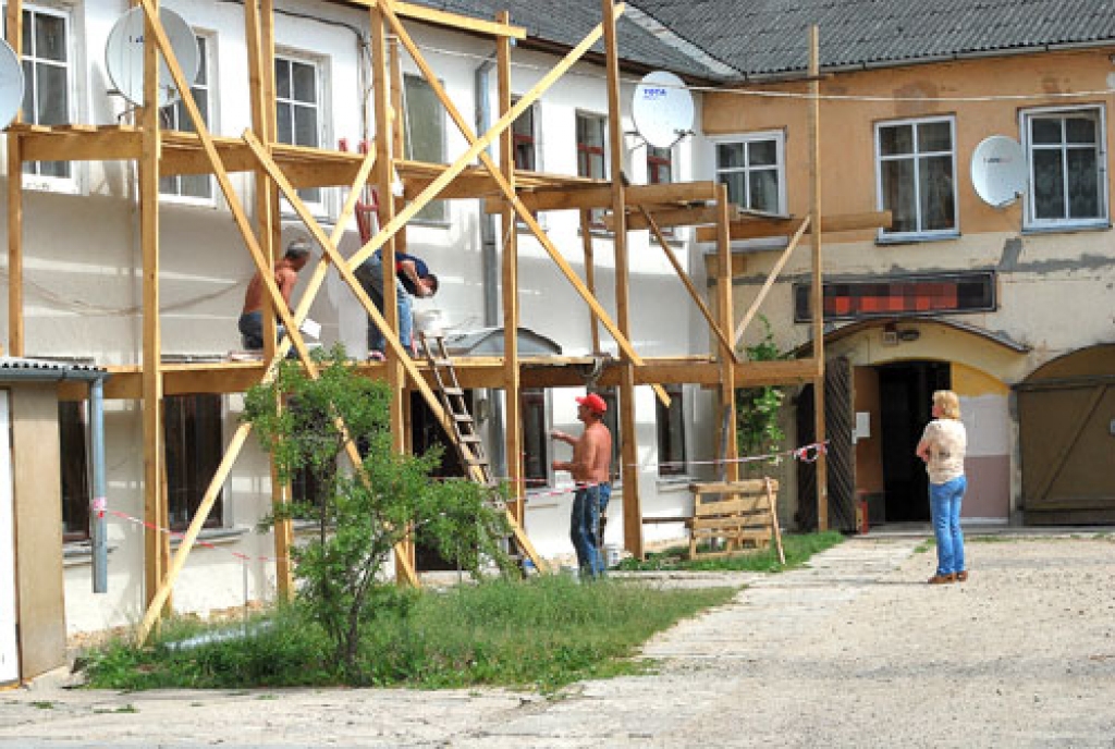 Atjauno mājas fasādi