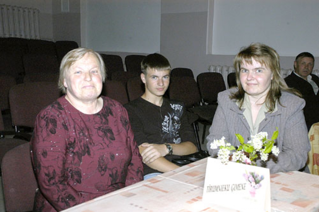 Dāvina koncertu un ziedus