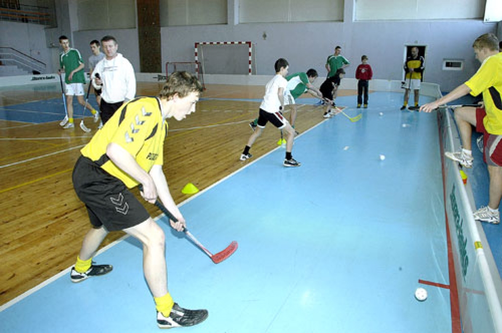 Futbolistiem iepatīkas florbols