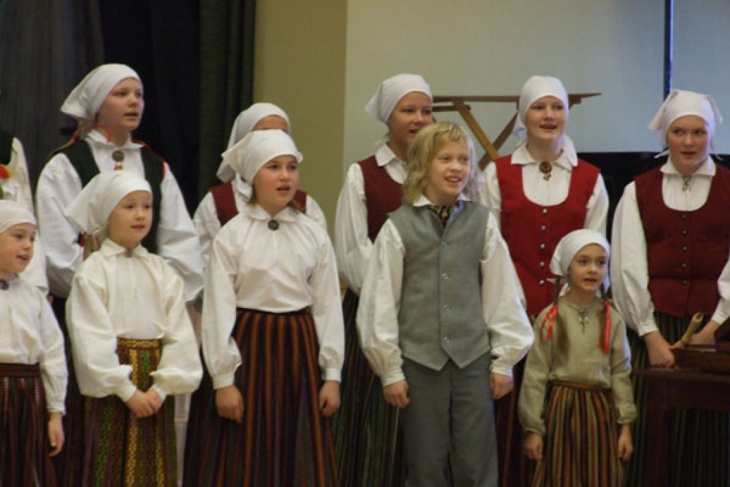 Folkloras kopa «Tarkšķi» laidusi klajā savu pirmo albumu