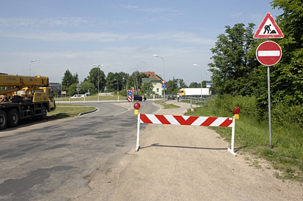 Tilta būvobjektā ierobežo satiksmi