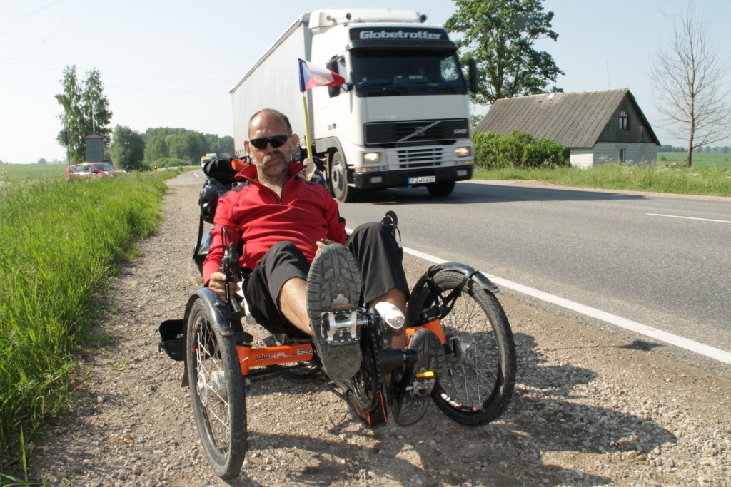 Čehu veloceļotājs piestāj Bauskā