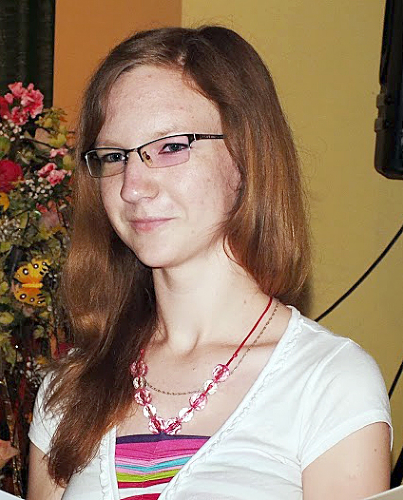 Sumina skolēnus un pedagogus