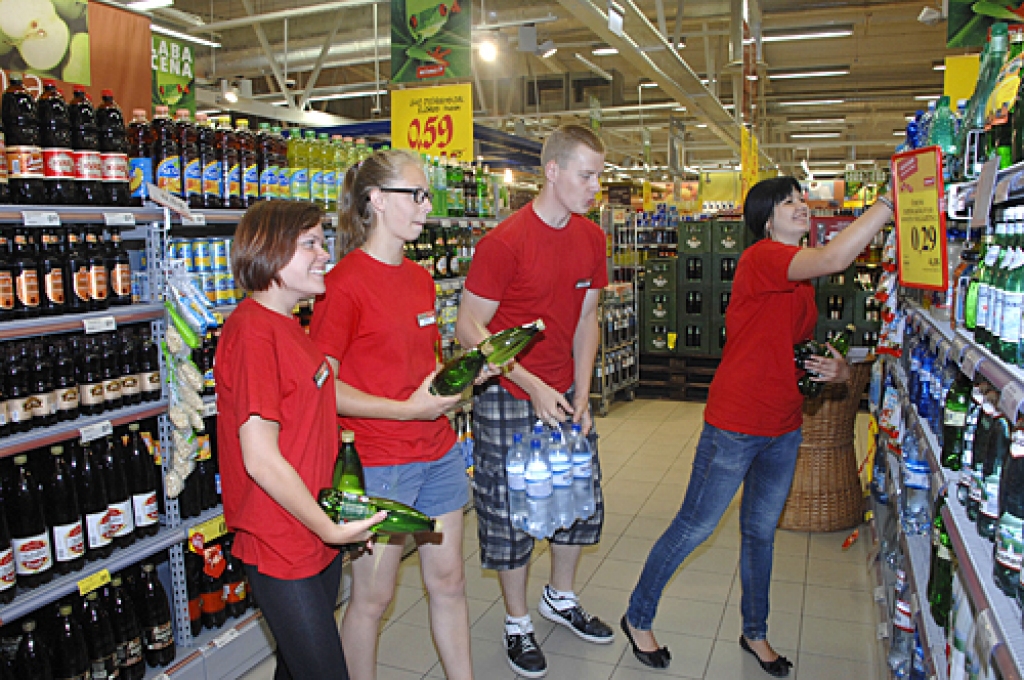 Vasarā skolēni izvēlas strādāt