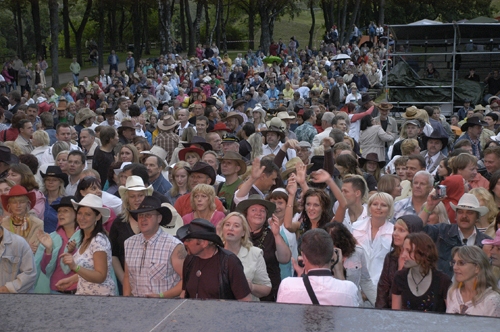 15 gadu jubilejas Kantrifestivālā ieradīsies īpaši ciemiņi