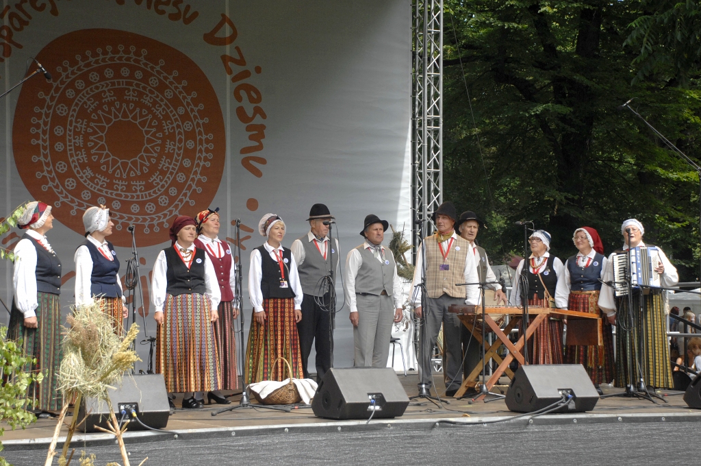 Dziedāšana vairumam Dziesmu svētku dalībnieku ir garīga meditācija