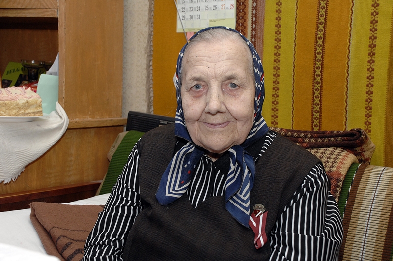 Baušķenieci sveic 90 gadu jubilejā