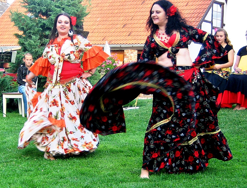 Tiekas pie čigānu ugunskura