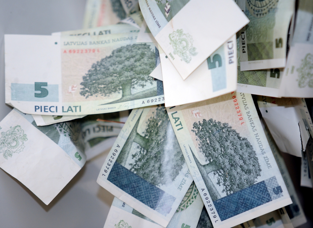 Banku peļņa Latvijā sarukusi par 1%