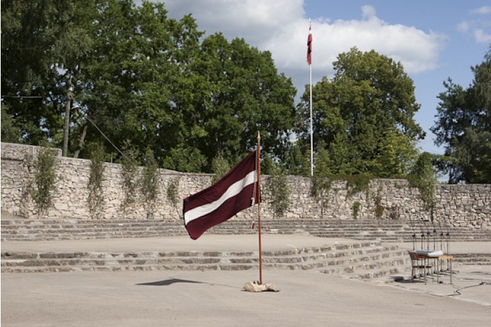 Politiski represētie tiksies salidojumā
