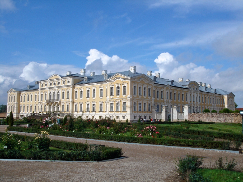 Jelgavas uzņēmums par 72 700 latiem sakops Rundāles pils meža parku