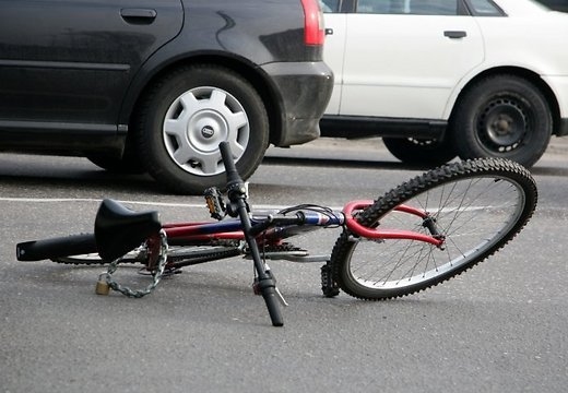 Velosipēdists mirst ceļā uz slimnīcu