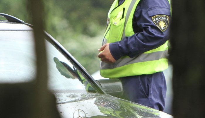 Aizturēts iereibis šoferis par 200 latu kukuļdošanas mēģinājumu