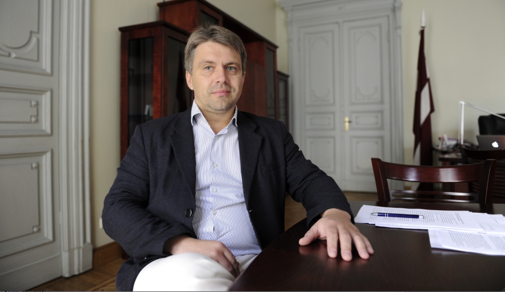 Tiesībsargs: Sabiedrību maldina par veselības aprūpes efektivitāti