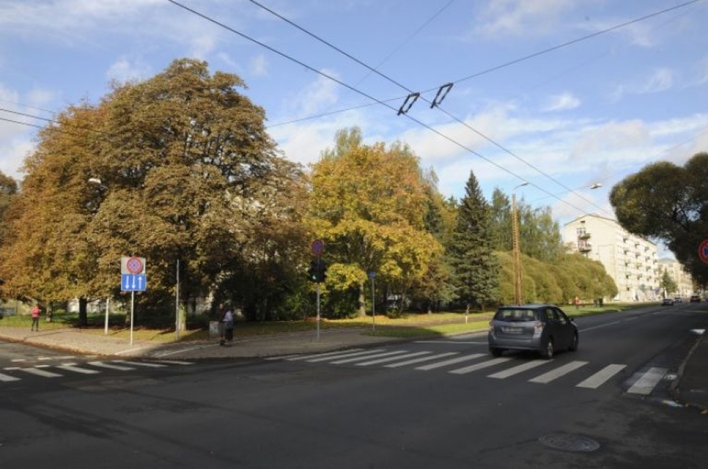 No domes prasa trīs miljonu kompensāciju